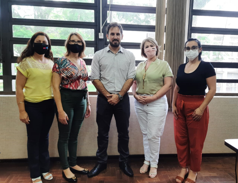 PREFEITO VISITA SECRETARIA DE EDUCAÇÃO